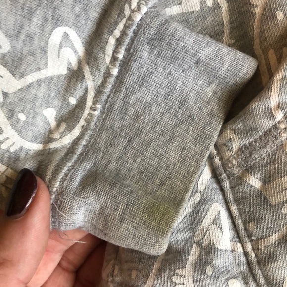 2 Girls Hoodies, one zip up & one pullover - Picture 8 of 8